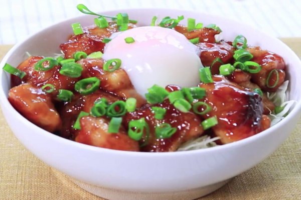 鶏肉の甘酢丼