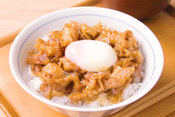 半熟卵乗せ豚丼