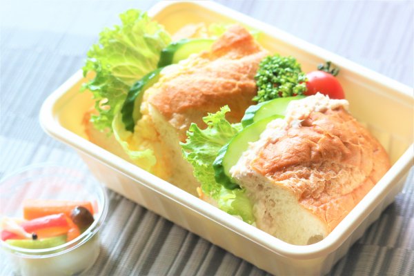 タマゴ＆ツナサンド（自家製ピクルス付）