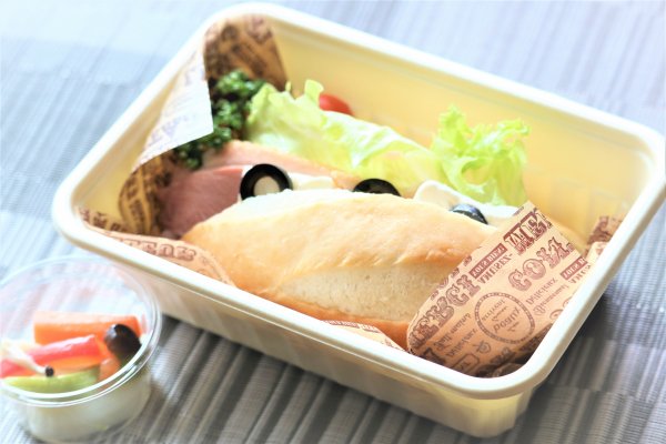 合鴨とクリームチーズサンド（自家製ピクルス付）